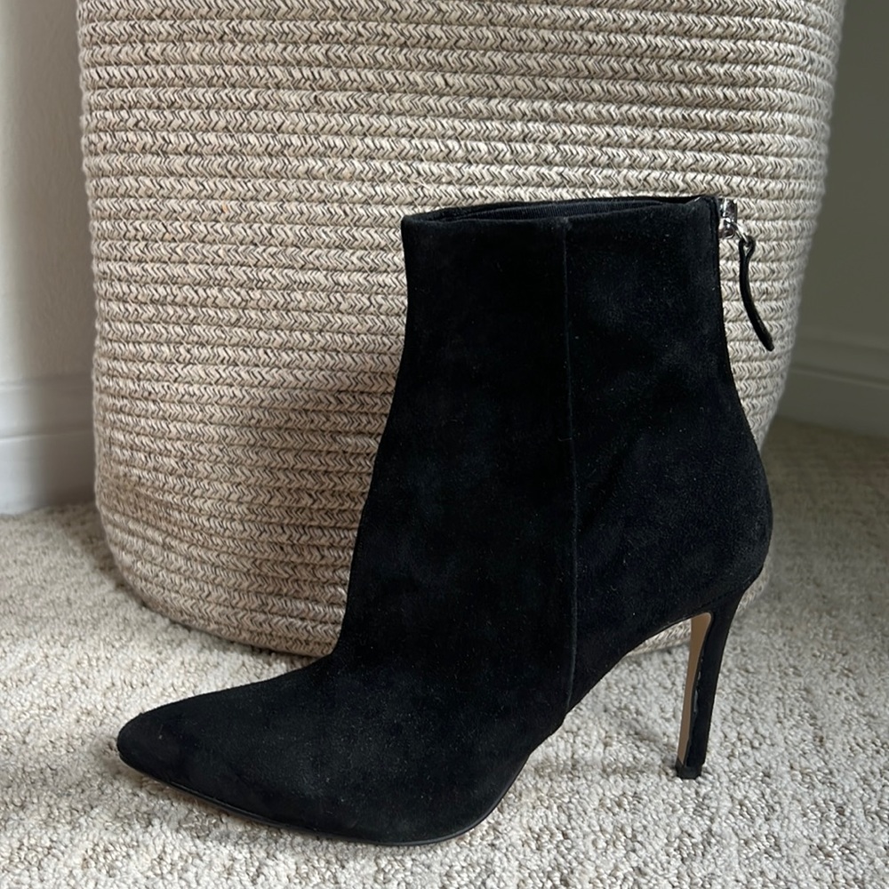 STEVE MADDEN suede booties 7M